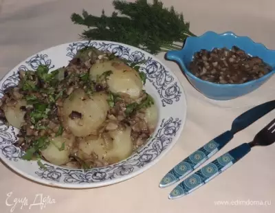 Картофель под грибным соусом