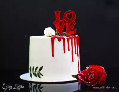 Клубничный торт валентинка с ягодным конфи