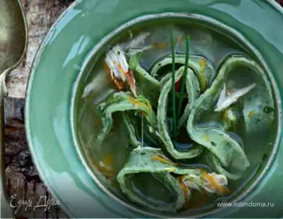 Суп-лапша из цесарки с зелеными паппарделле