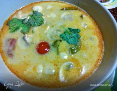 Куриный суп на кокосовом молоке tom khaa gai