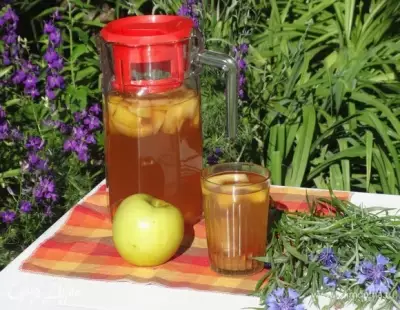 Напиток из боярышника с яблоками