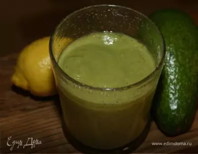 Сок из авокадо, ананаса и лимона