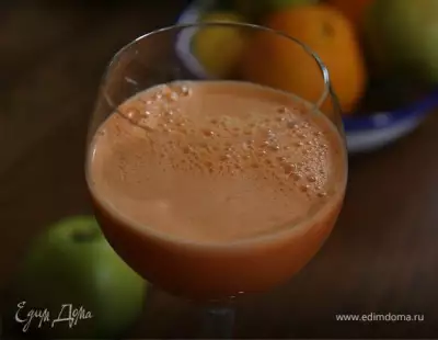 Яблочно-морковный сок со шпинатом