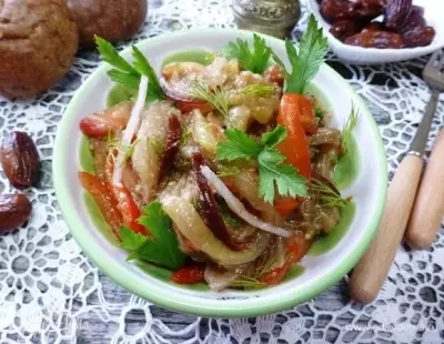 Салат из запеченных овощей с финиками
