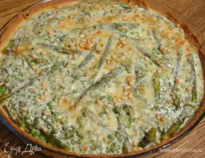Творожный тарт с зеленым горошком спаржей и кедровыми орехами