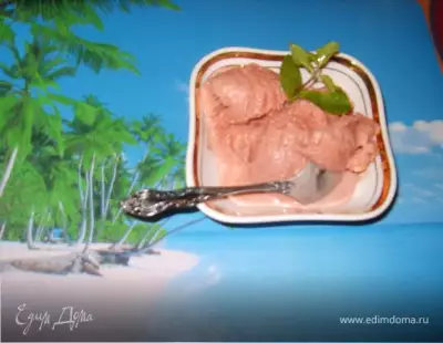 Карамельно-вишнёвое мороженое с корицей