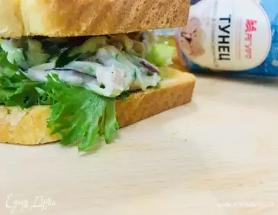 Бутерброд с консервированным тунцом