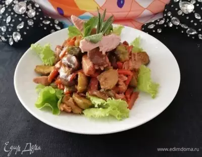 Салат с тунцом запеченными овощами и карамелизированной морковью
