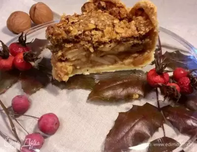 Яблочный пирог с ореховой крошкой