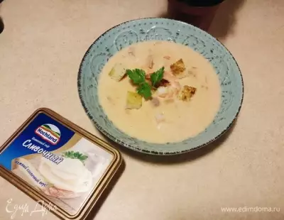 Сырный суп с томатами и креветками