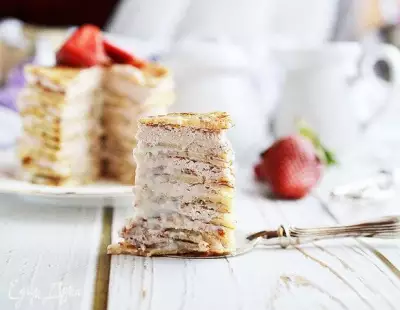 Блинный торт с творожным сыром и сгущенкой
