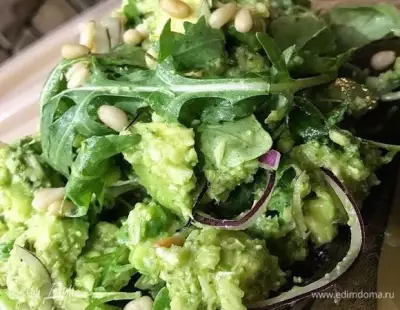 Итальянский салат из руколы и авокадо