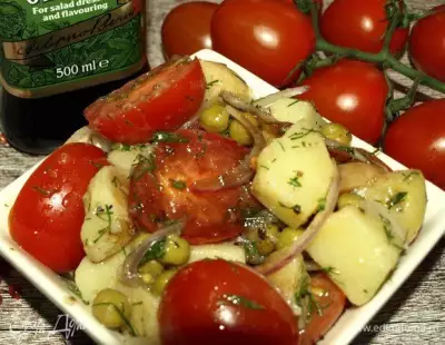 Картофельный салат с помидорами и укропом