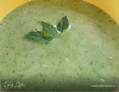Суп-пюре Леонтин с зеленым горошком, луком-пореем и шпинатом