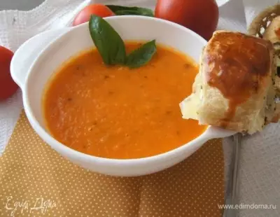 Томатный суп с морковью и базиликом
