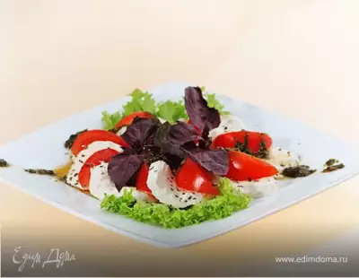 Салат с моцареллой и помидорами черри