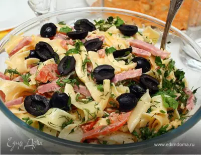 Итальянский салат с сыром и макаронами
