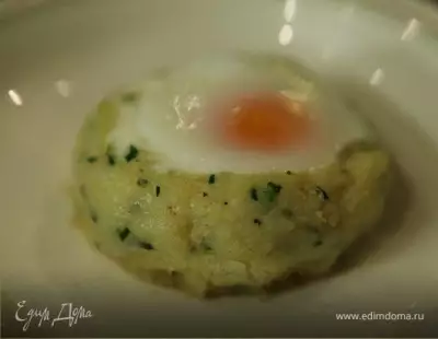 Яйца, запеченные в картофельной корзинке