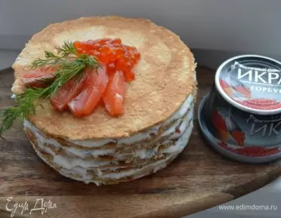 Блинный торт из овсянки с соусом дзадзики лососем и икрой