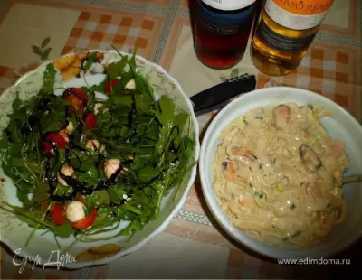 Тальятелле с морепродуктами в сливочном соусе и лёгкий салат с руколой аl italia