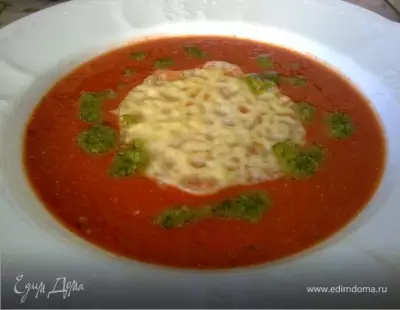 Суп из печеных томатов с соусом песто