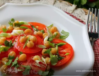 Салат с нутом и помидорами