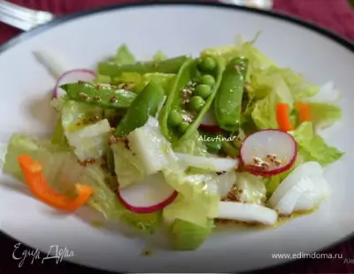 Салат с зелеными стручками гороха