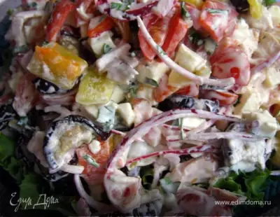 Салат сытный ужин из запечённых овощей и копчёной куриной грудки
