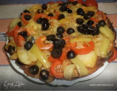 Омлет с фаршем картофелем болгарским перцем и маслинами