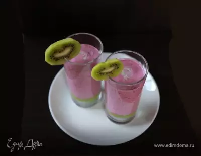 Клубнично-смородиновый коктейль