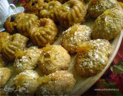 Фруктовые кексы с лимонной глазурью и печенье "Золотистое" с овсяными хлопьями фото