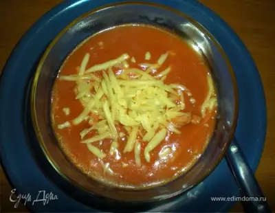Томатный суп с сыром и копченостями