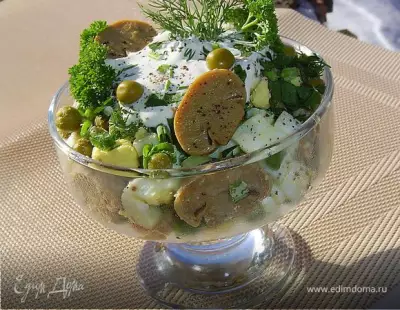 Салат из шампиньонов и зеленого горошка