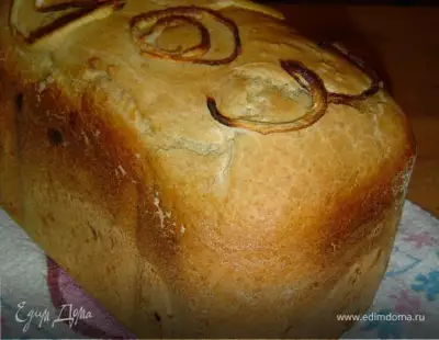 Хлеб с сыром, луком и чесноком