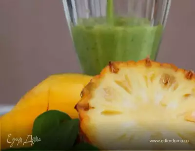 Напиток из ананаса со шпинатом и йогуртом