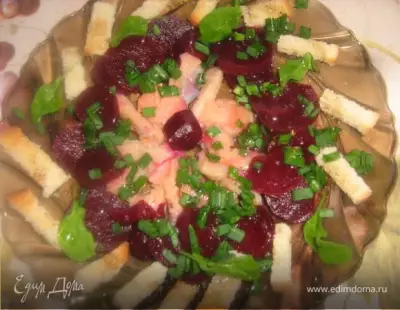 Рубиновый салат с сухариками