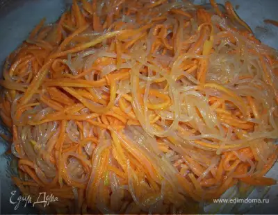Салат из моркови и рисовой лапши фунчеза по корейски