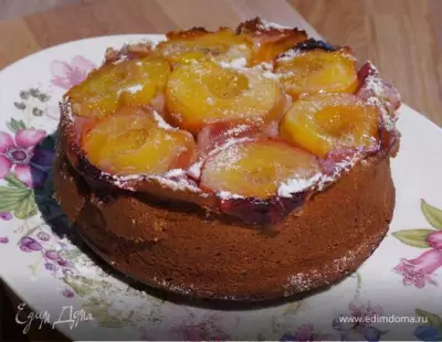 Пирог-перевертыш с персиками