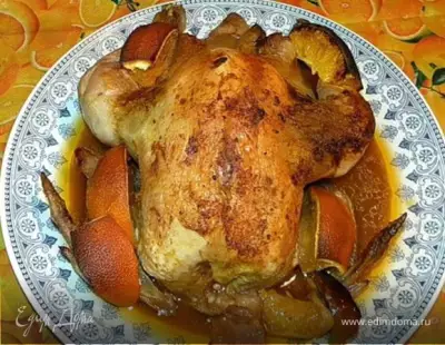 Курица, запеченная в духовке, с яблоками и апельсинами