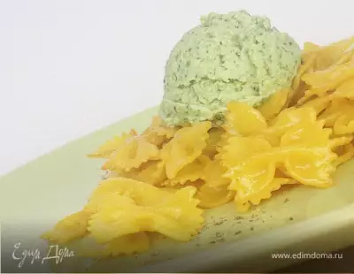 Бантики с кремом из авокадо сыра и зелени