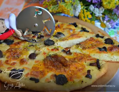 Пицца с цветками цукини и лесными грибами