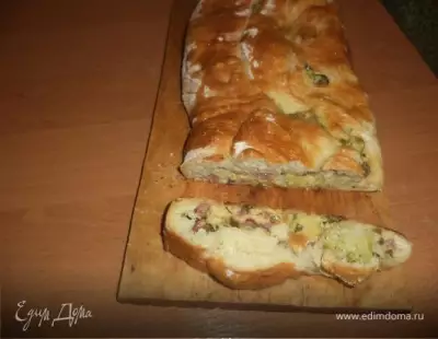 Пироги из дрожжевого теста с брокколи, сыром и колбасой
