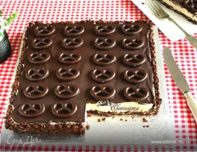 Шоколадный пирог с мини-бретцелями