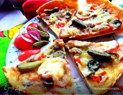 Пицца с салями, маслинами на сырном соусе "бешамель"