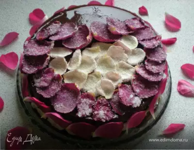 Торт десертная роза с засахаренными цветами