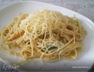 Спагетти с овощами.