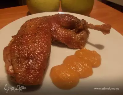 Тушеное утиное мясо с абрикосово яблочным соусом