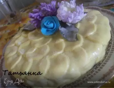 Торт украшенный живыми цветами...
