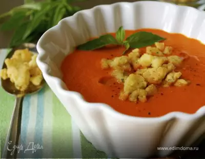 Холодный красный суп с ароматной крошкой