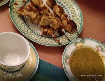 Куриные шашлычки с яичной лапшой chicken satay